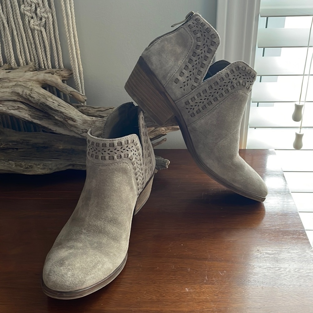 EUC rarely worn, comfy and cute! Michael by Michael Shannon suede booties